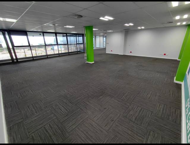 1,568M² OFFICE TO LET IN VORNA VALLEY